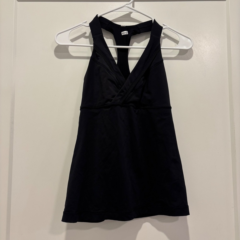 Lululemon Athletica Black Racerback Tank Top Built In Bra Size 6 Yoga Athletic